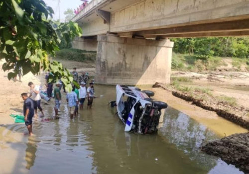 सुत्केरी बोकेको एम्बुलेन्स खोलामा